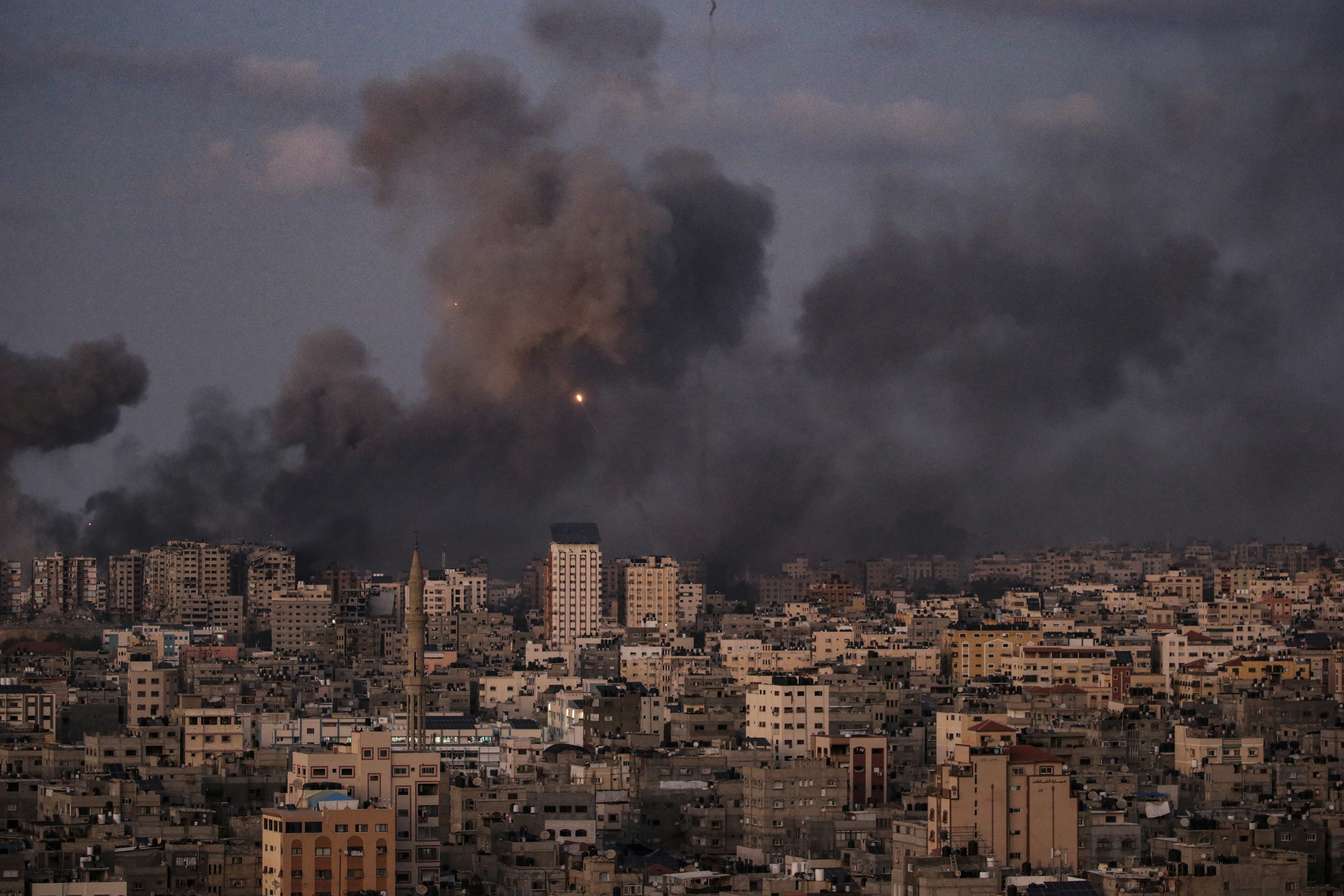 Más de 423.000 personas han huido de Gaza, en medio de los bombardeos de Israel