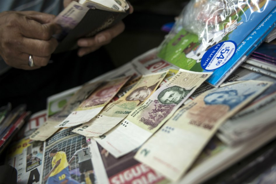 Dificultad cambiaria: 150.000 argentinos piden dólares en primera jornada