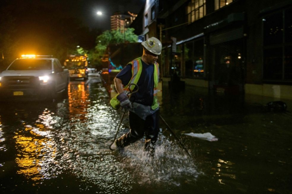 Nueva York, en estado de emergencia por históricas inundaciones