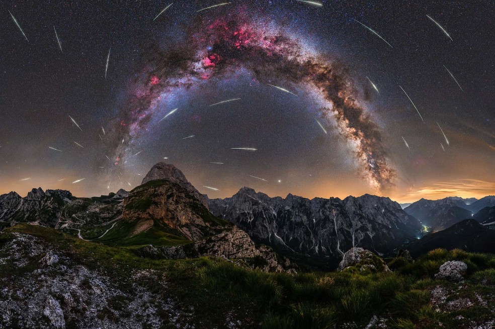 "Lluvia de perseidas en la silla de Mangart", en Alpes Julianos, Eslovenia.
