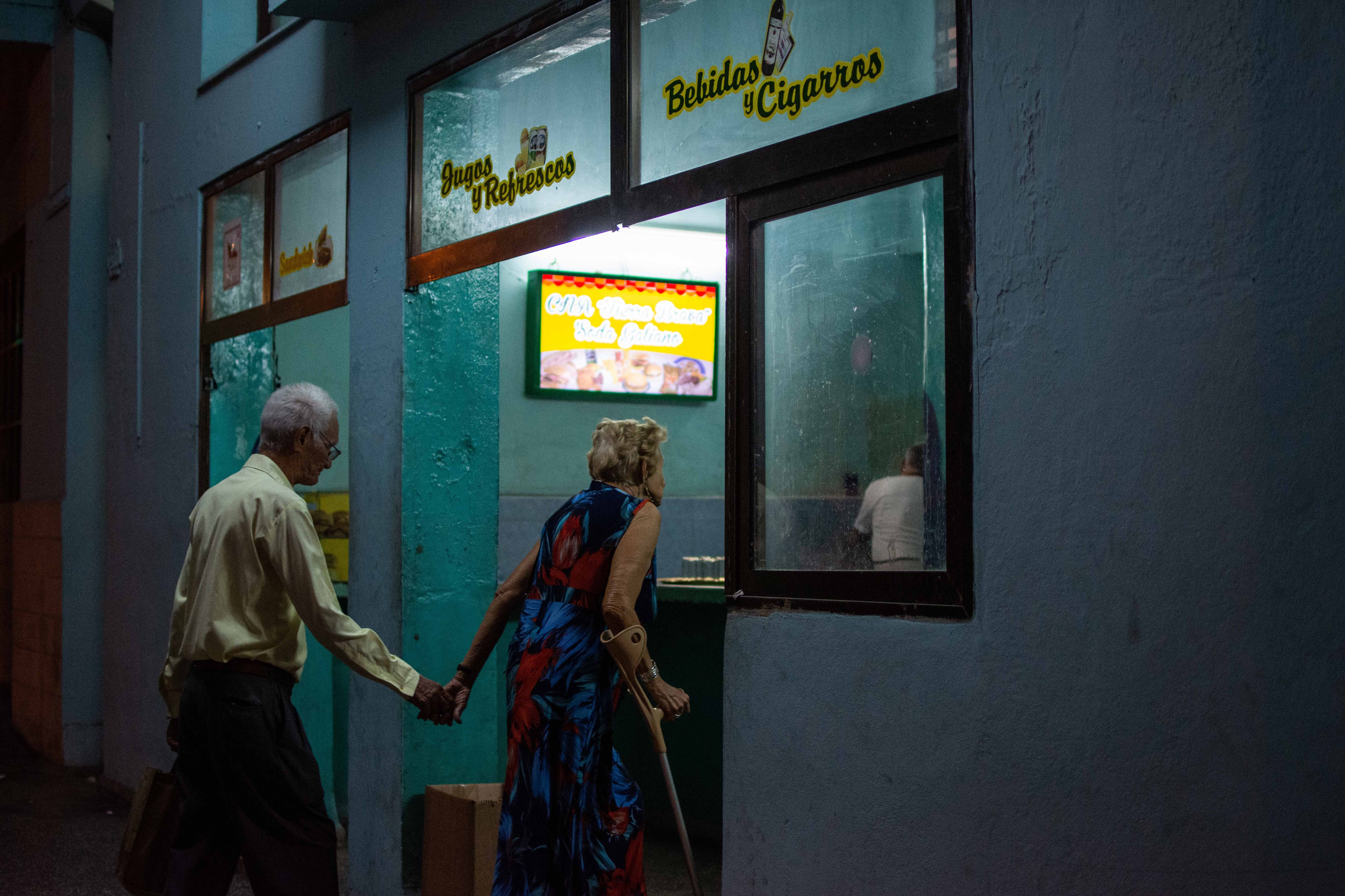 Siete postales de La Habana que encarnan parte de sus cinco siglos de historia, a través de siete escenas de algunos de sus personajes cotidianos. 
 / Fotos: Linda Esperanza Aragón
