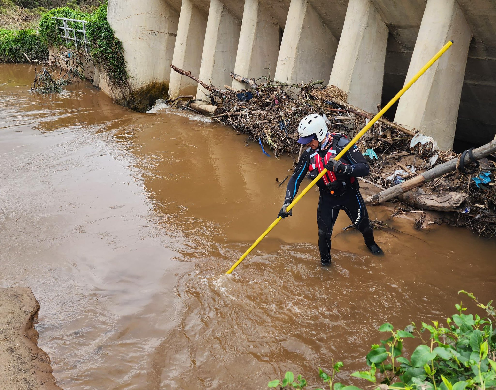 Tercer día de intensa búsqueda de Sharol Saray, de 8 años, en el río Tunjuelo