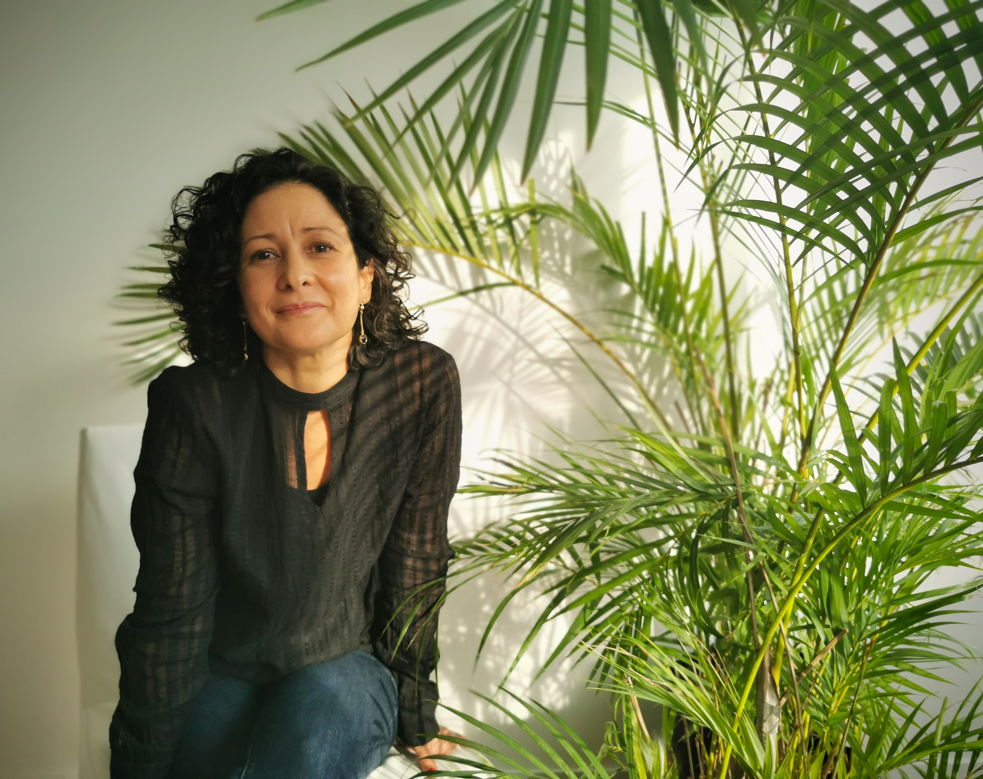 Pilar Quintana ha escrito seis novelas y una antología de cuentos. Ha recibido varios reconocimientos como el premio Alfguara de novela y el premio Biblioteca Narrativa Colombiana.