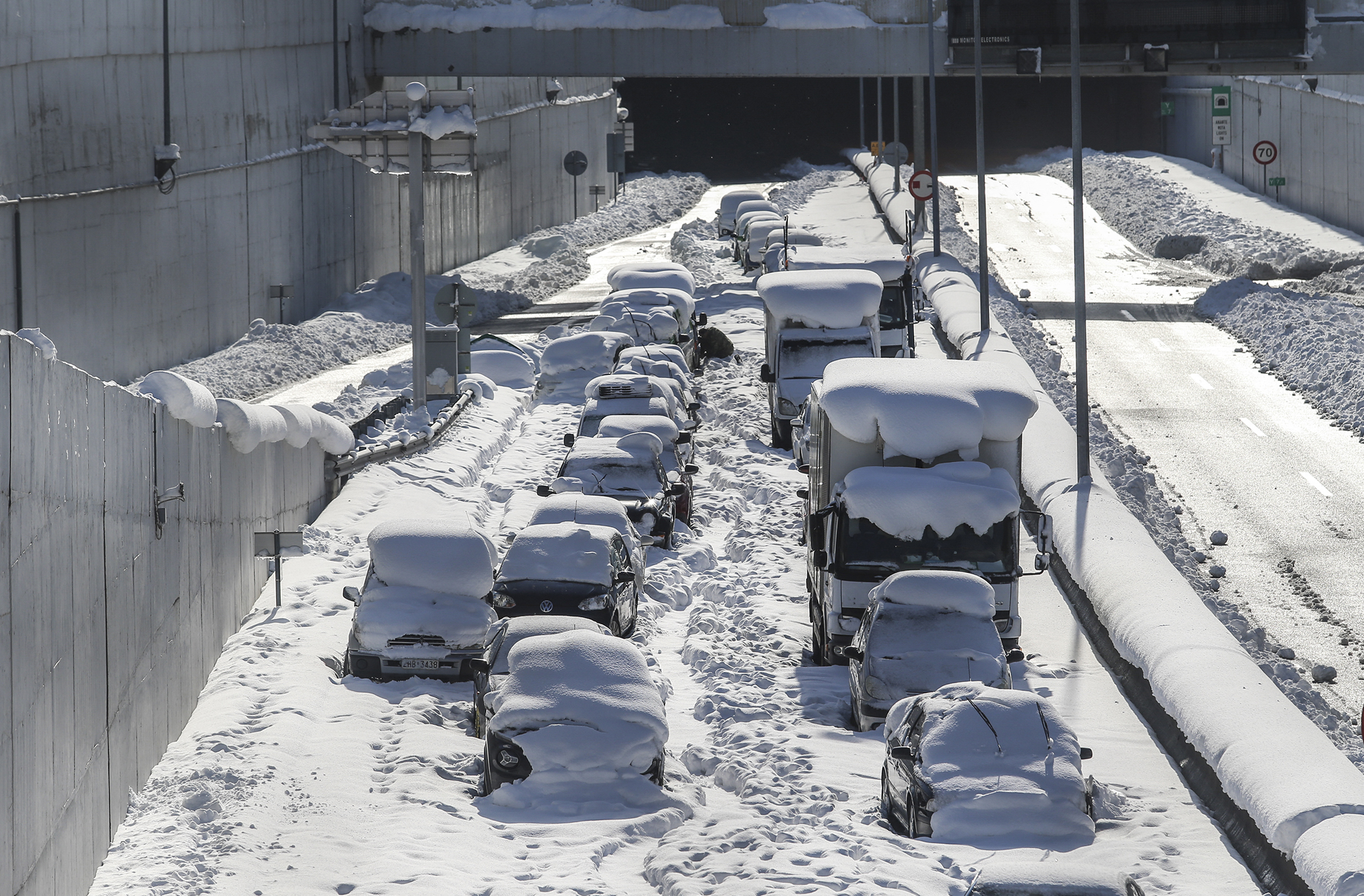 Atenas bajo la nieve: así quedó la capital de Grecia tras impresionante tormenta