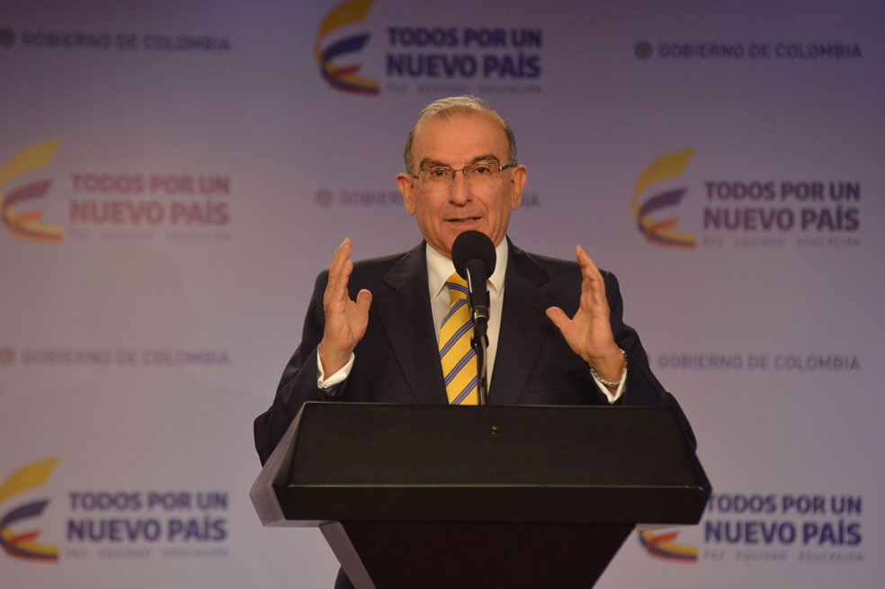Humberto de la Calle aseguró que la Fuerza Pública seguirá combatiendo manifestaciones como la extorsión, el secuestro y el narcotráfico. /Presidencia