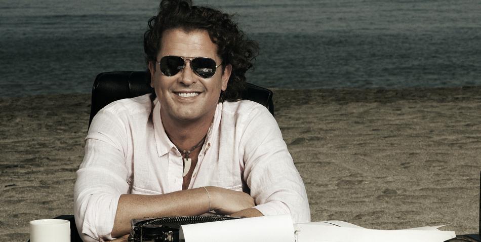 Carlos Vives subasta guitarra diseñada por Swarovski
