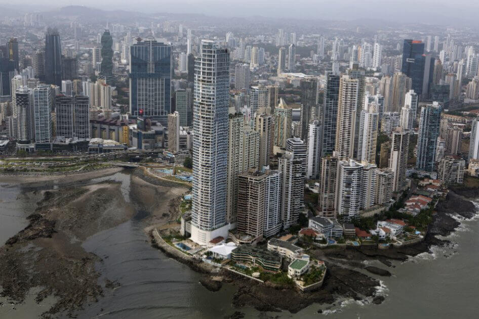 Panamá se reúne con la OCDE para buscar salida de la lista de paraísos fiscales