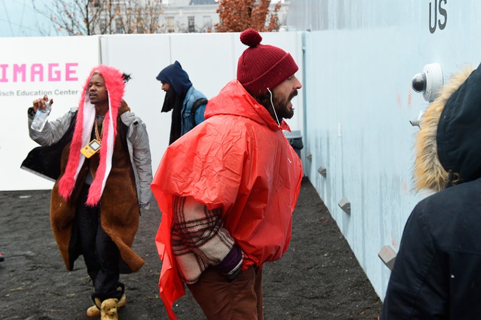 Actor Shia LaBeouf, acusado de agresión en protesta anti-Trump
