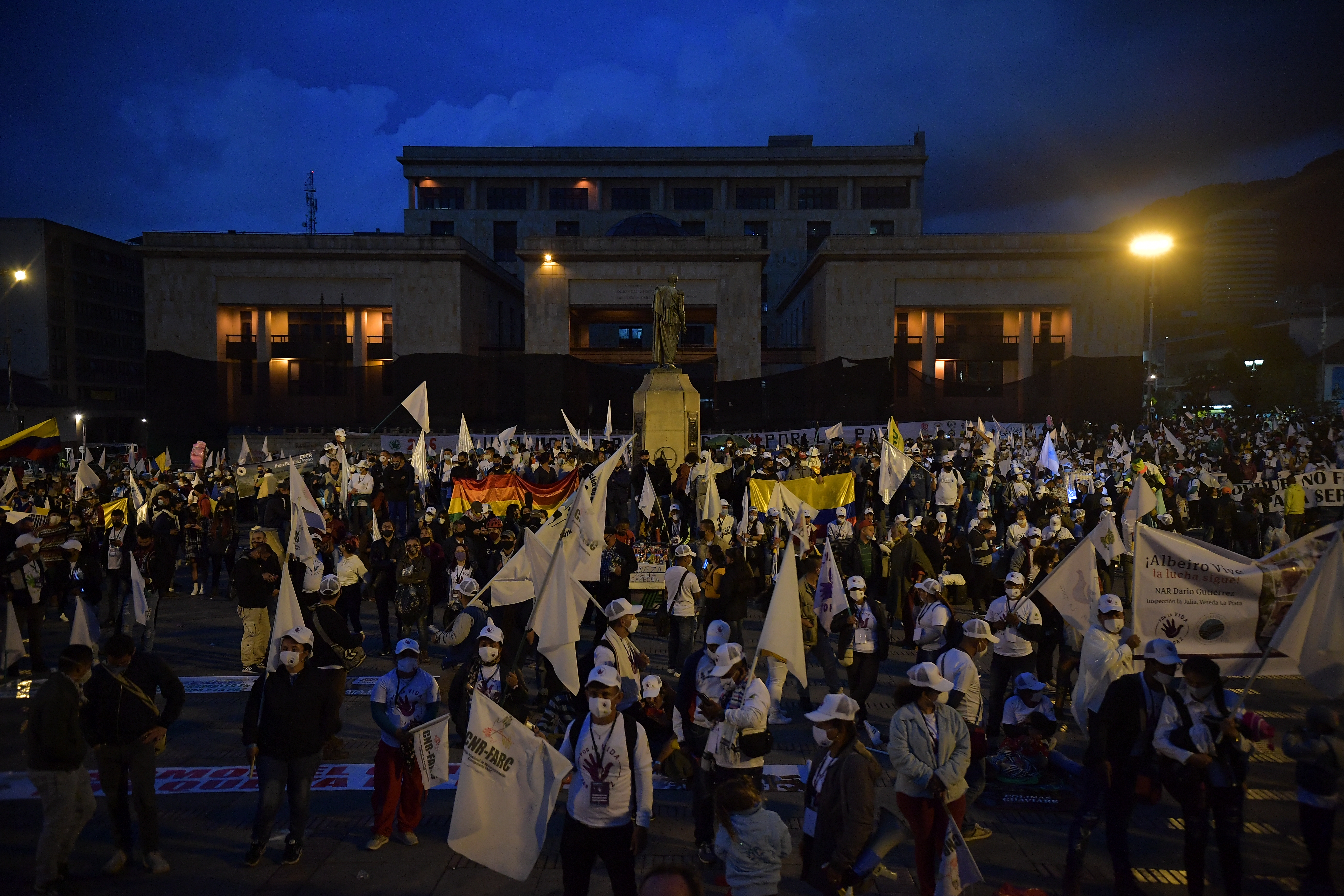 Marcha de excombatientes en la denominada peregrinación por la vida y la paz que llego a la Plaza de Bolivar de Bogotá para rechazar asesinatos en su contra