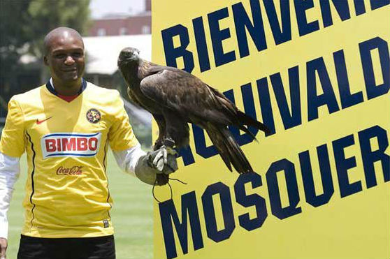 Aquivaldo Mosquera, a un paso de coronarse campeón en el fútbol de México