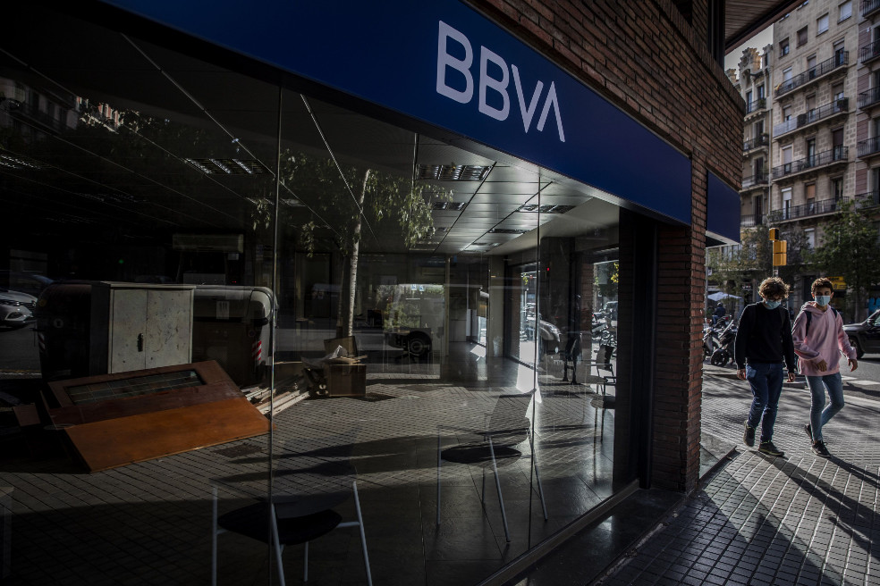 BBVA vende su filial bancaria en EE.UU. y estudia fusión en España
