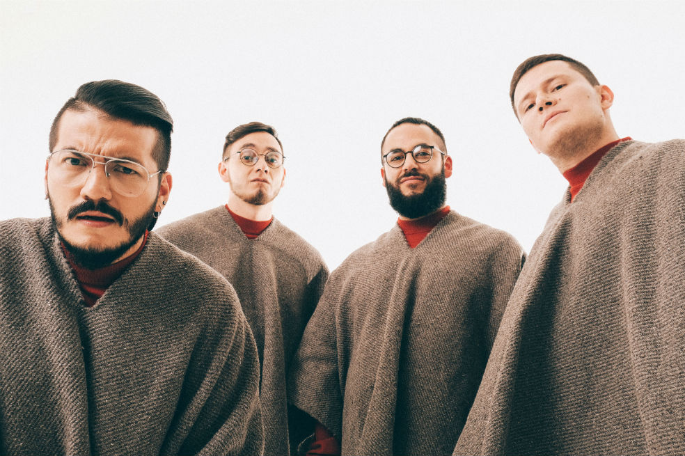 Los Rolling Ruanas rinden homenaje a su fabricante de instrumentos