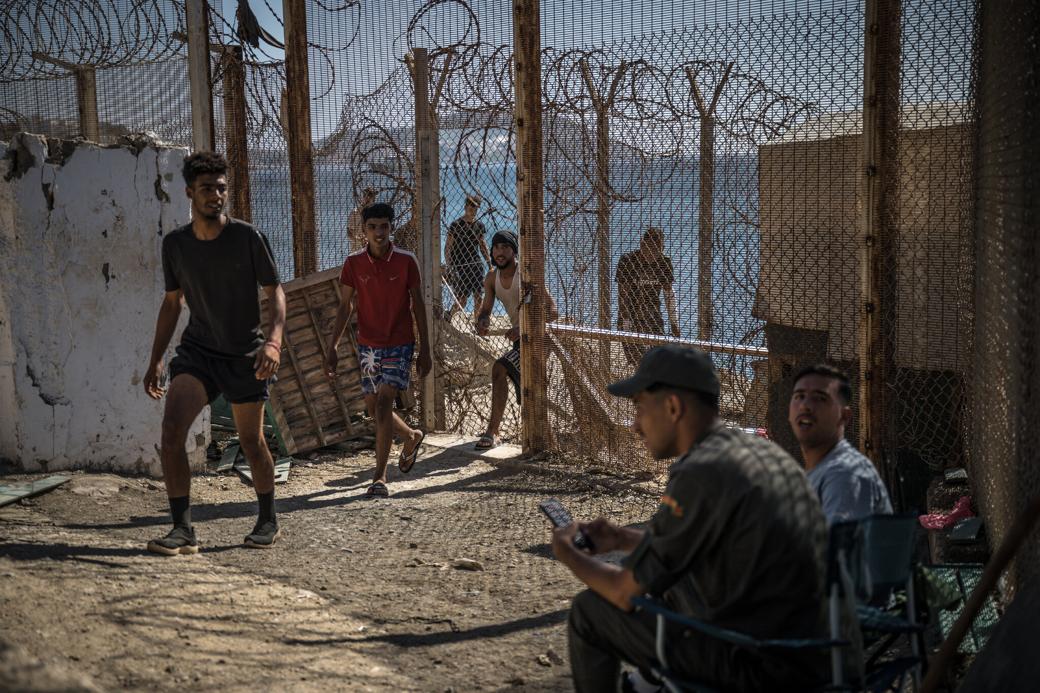 Migrantes marroquíes cuentan por qué cruzaron a Ceuta