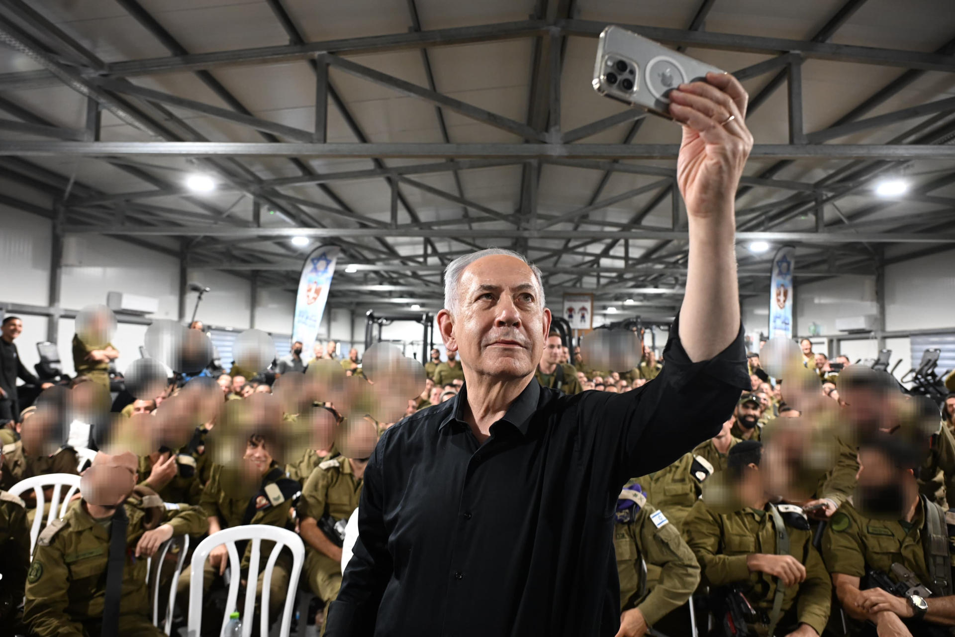 JERUSALÉN (ISRAEL), 15/07/2025.- El primer ministro israelí, Benjamín Netanyahu, visita un centro de entrenamiento militar en el Valle del Jordán, donde este martes advirtió de que Israel no permitirá que se establezca "un segundo Líbano" en Siria, tras ordenar al Ejército lanzar ataques contra el sur del país que se han registrado a lo largo del día, según medios árabes. EFE/ GPO SÓLO USO EDITORIAL / SÓLO DISPONIBLE PARA ILUSTRAR LA NOTICIA QUE ACOMPAÑA (CRÉDITO OBLIGATORIO)
