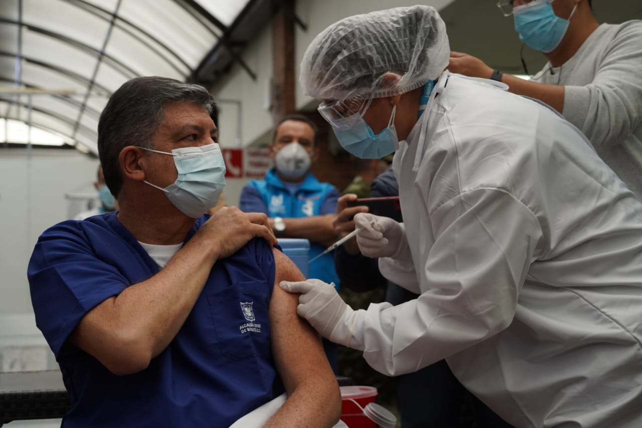 Bogotá aplicó 7.054 dosis en el primer día de vacunación