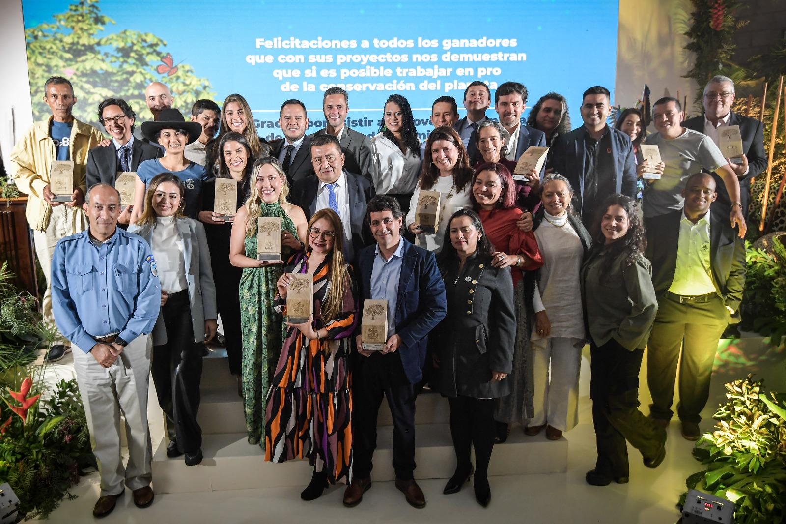 En la premiación de anoche se galardonaron diversas iniciativas que hacen un uso adecuado de cuencas, que han emprendido acciones destacables en la mitigación del cambio climático y en la protección de la biodiversidad, y que han creado proyectos que propenden por la economía circular y la sostenibilidad.
