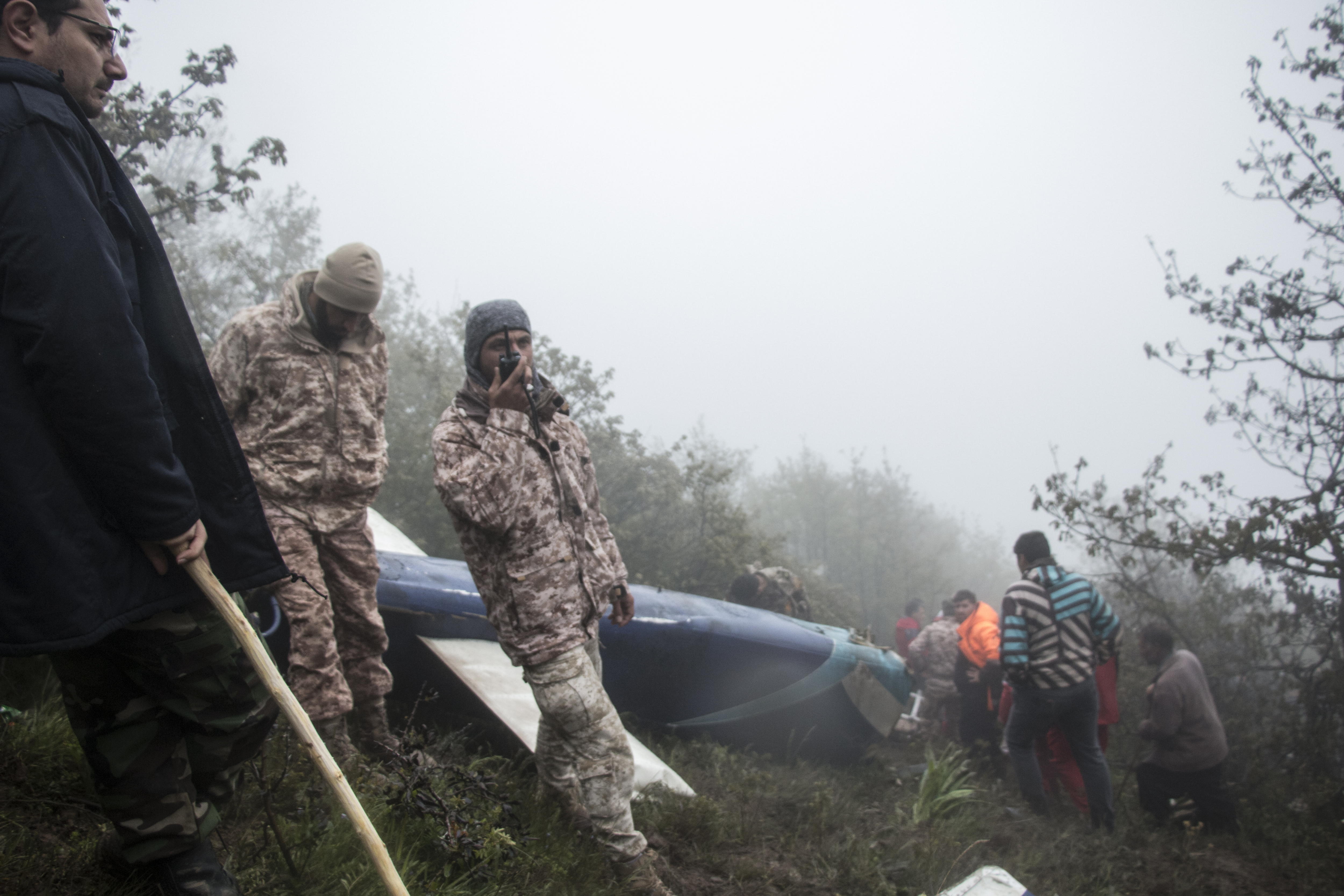 Varzaghan (Iran(islamic Republic Of)), 20/05/2024.- Iranian rescue workers work near the wreckage of the crashed Iranian President helicopter, in the area of Varzaghan, Tabriz province, southwestern Iran, 20 May 2024. According to Iranian state media, President Raisi, Foreign Minister Hossein Amir-Abdollahian and several others were killed in a helicopter crash in the mountainous Varzaghan area on 19 May, during their return flight to Tehran, after an inauguration ceremony of the joint Iran-Azerbaijan constructed Qiz-Qalasi dam at the Aras river. Iran's first Vice President Mohammad Mokhber was appointed as the country's interim president following the death of Raisi, Iranian supreme leader Ayatollah Ali Khamenei announced in a condolence message on 20 May 2024. Mokhber will serve as caretaker president for a maximum period of 50 days before a presidential election must be held in Iran, the statement added. (Azerbaiyán, Teherán) EFE/EPA/AZIN HAGHIGHI/MOJ NEWS