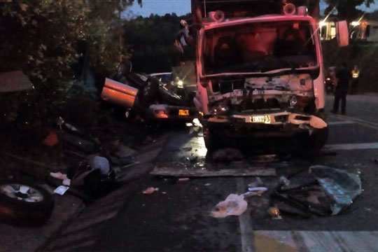 Un muerto deja aparatoso accidente en vía Manizales – Medellín