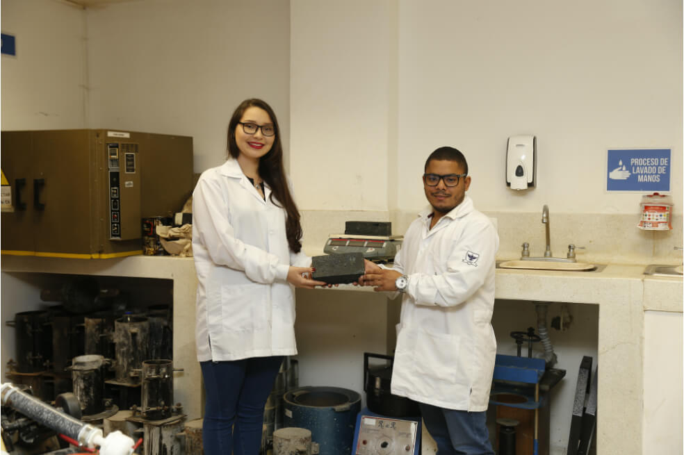 Crean ladrillos a base de material plástico en Santander