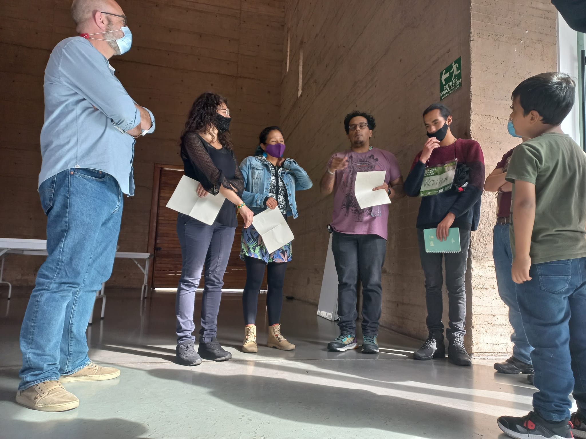 Un performance contra lo que la sociedad supone que es llevar un dolor