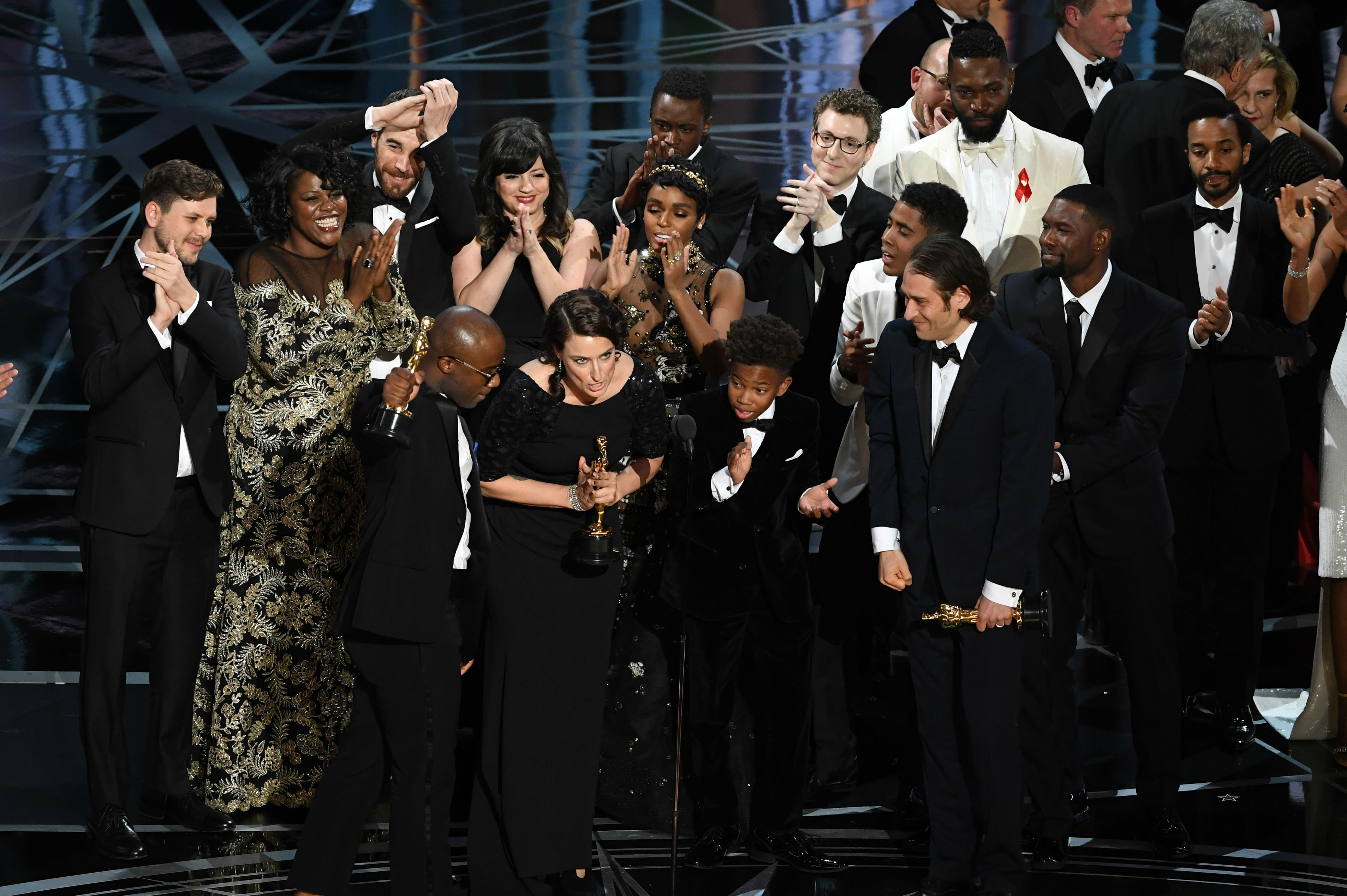 «Moonlight» se lleva el Óscar a mejor película tras confusión con «La La Land»