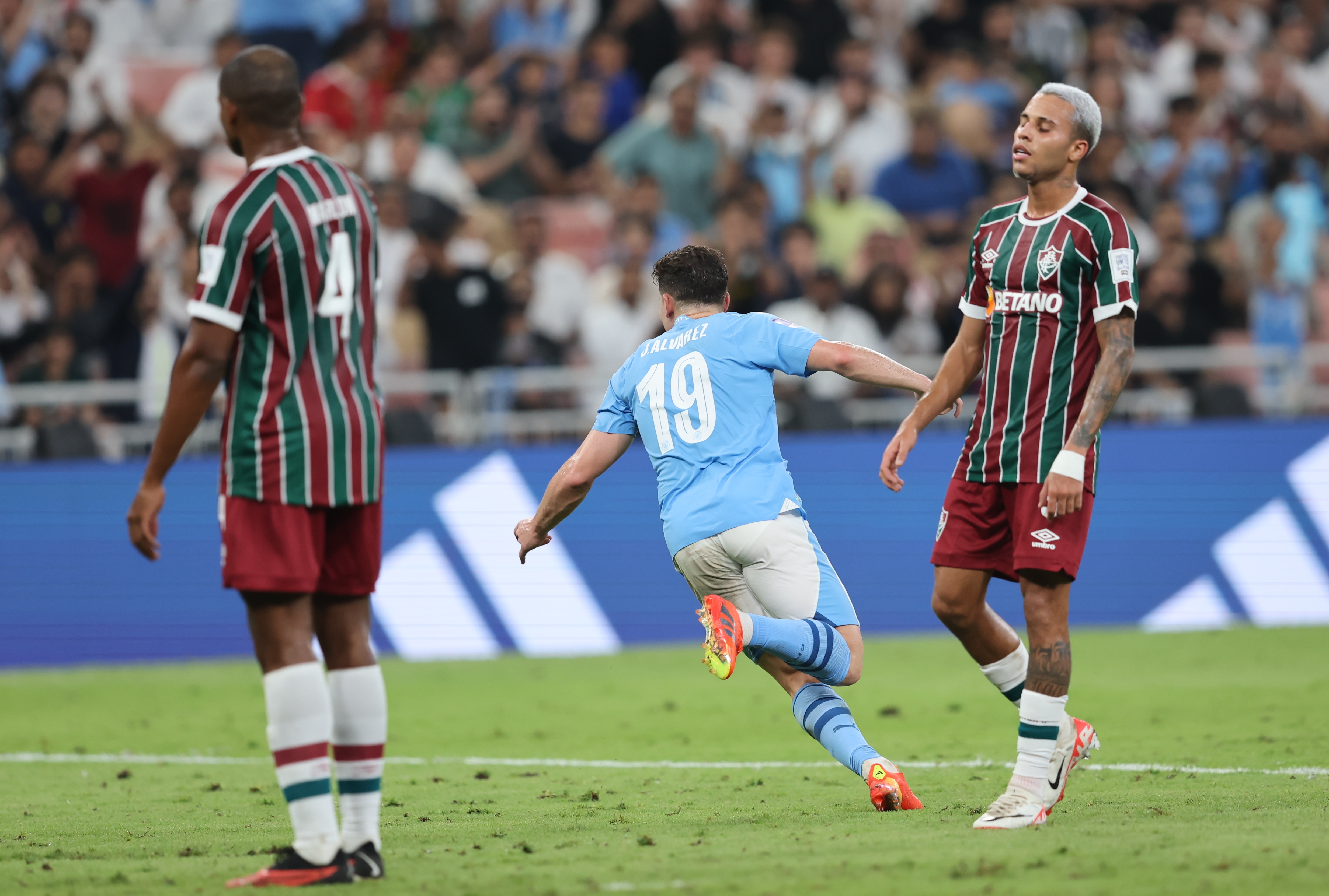 ¿Igual al de Messi? El gol de Julián Álvarez que le da la vuelta al mundo: video