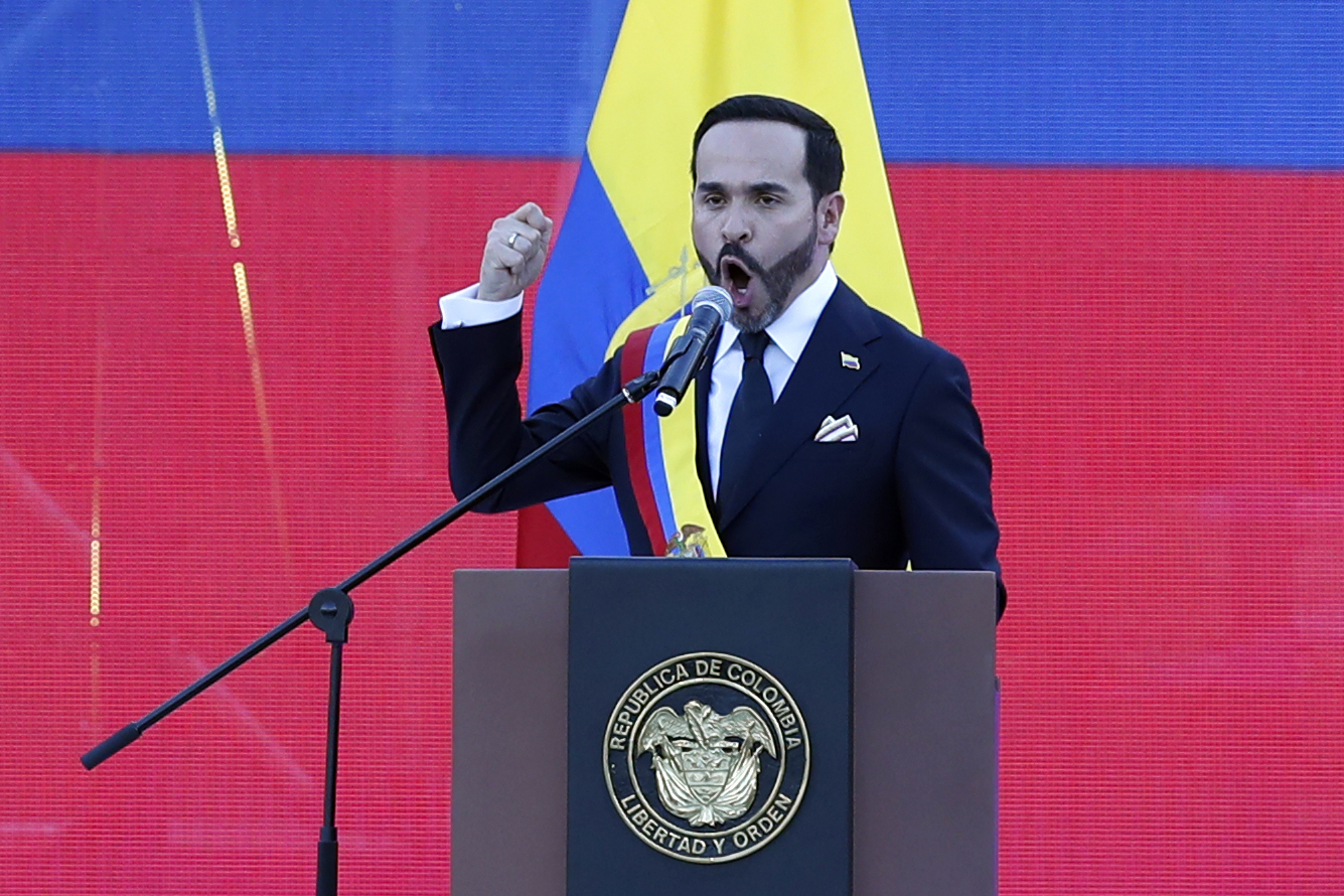AME7086. CALI (COLOMBIA), 07/08/2026.- El presidente de Colombia, Abelardo de la Espriella, habla durante su primer discurso como mandatario, donde manifestó que el país necesita una "regeneración económica que fortalezca la iniciativa privada, la inversión, la confianza y el empleo digno", este viernes en Cali (Colombia). EFE/ Ernesto Guzmán Jr