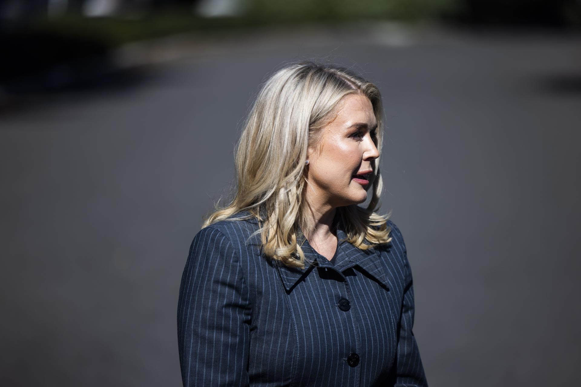 Fuerza antimigrante detuvo a la excuñada de Karoline Leavitt, portavoz de Trump