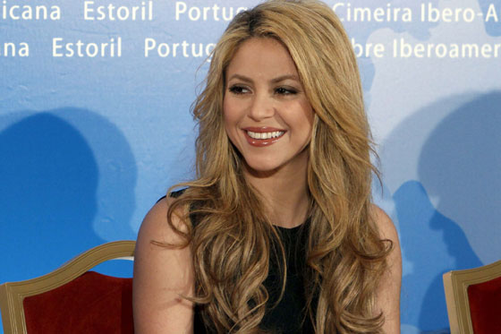 Shakira prueba suerte en tv