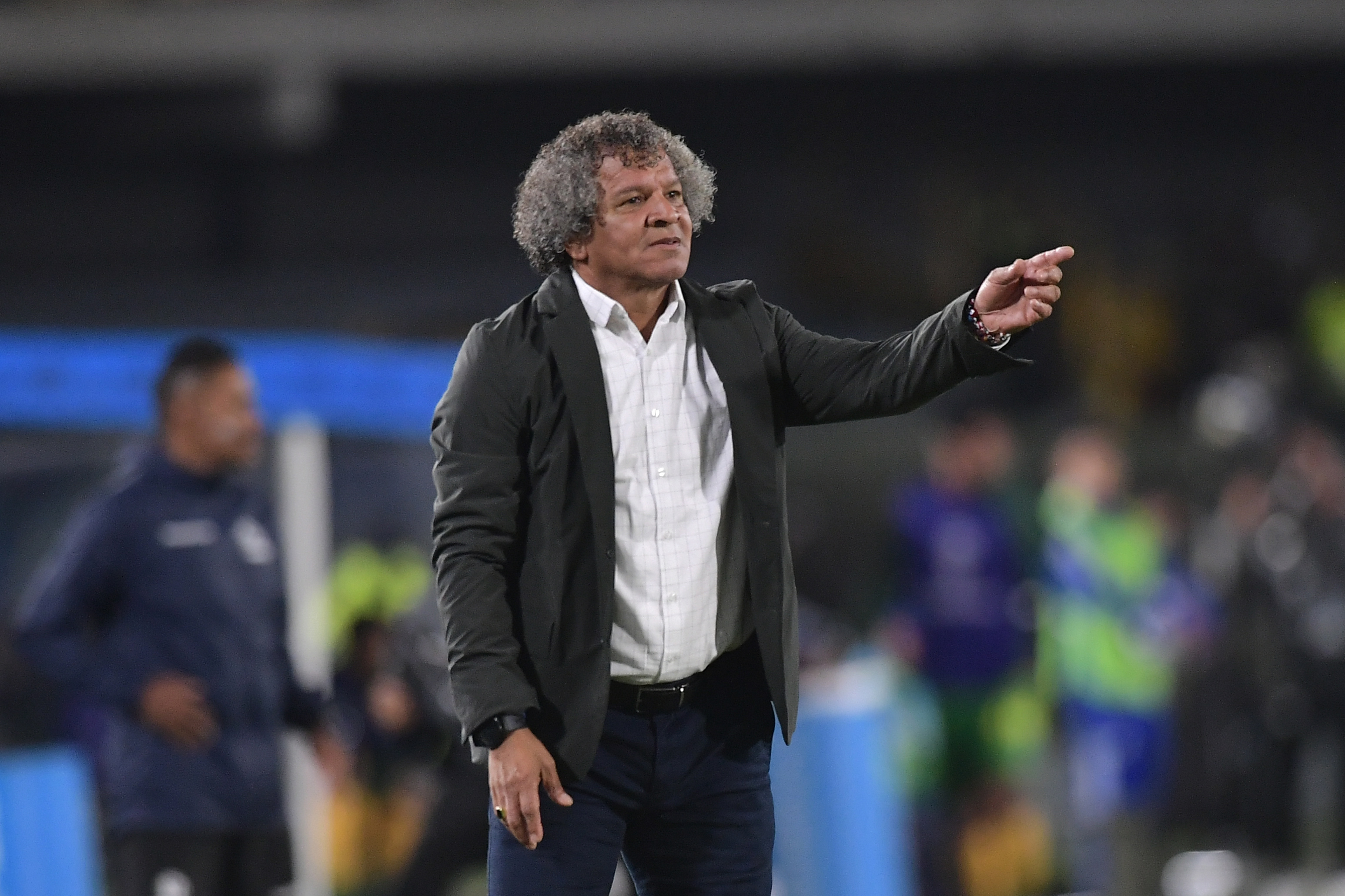 Técnico de Millonarios durante el partido ante Defensa y Justicia de Argentina en el estadio el Campín de Bogotá correspondiente a la Copa Conmebol Sudamericana