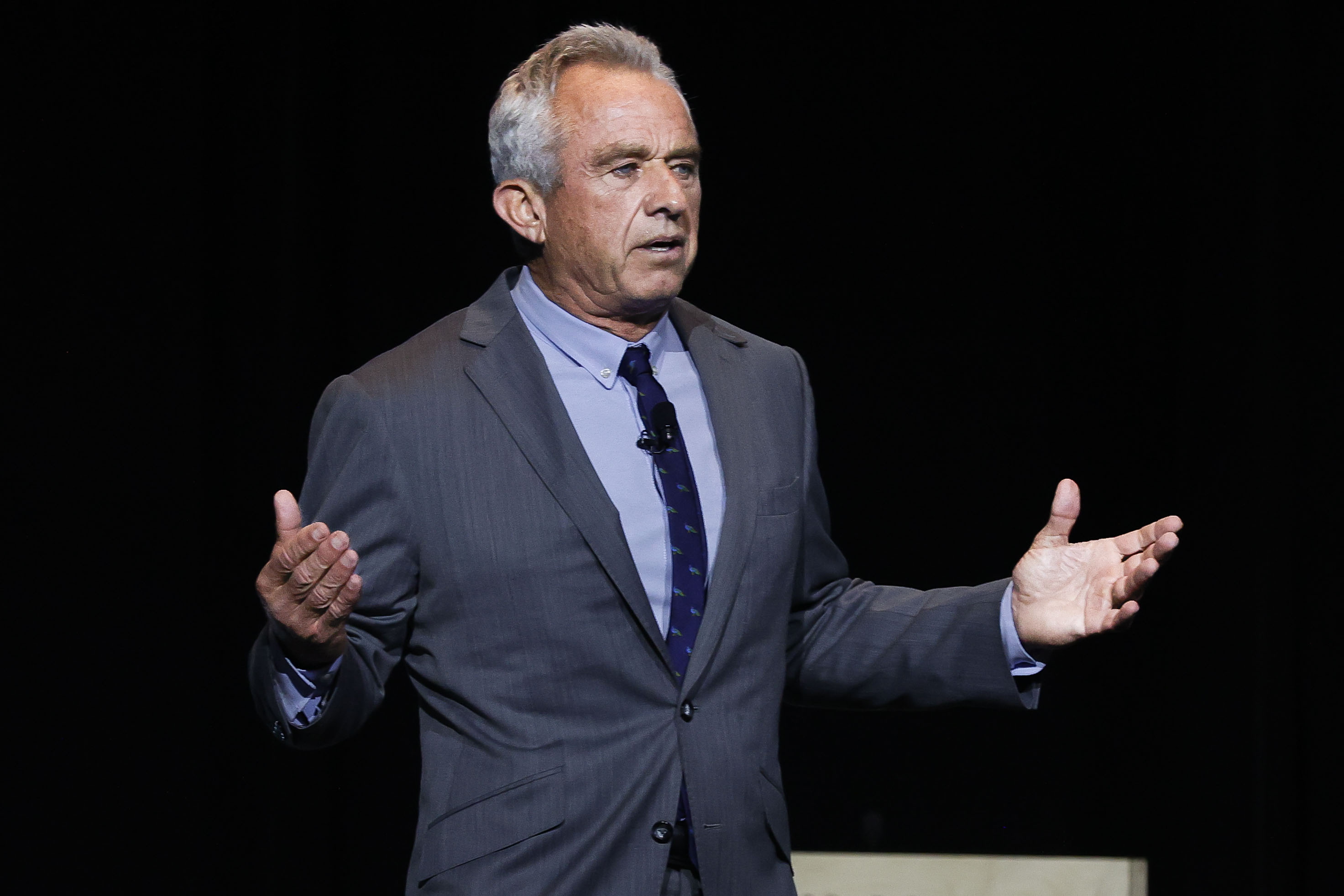Dallas (United States), 24/04/2024.- Independent presidential candidate Robert F. Kennedy Jr. speaks about environmental challenges during the EarthX conference in Dallas, Texas, USA, 24 April 2024. EarthX is an international nonprofit environmental organization that raises awareness about environmental challenges and solutions across the country. EFE/EPA/ADAM DAVIS