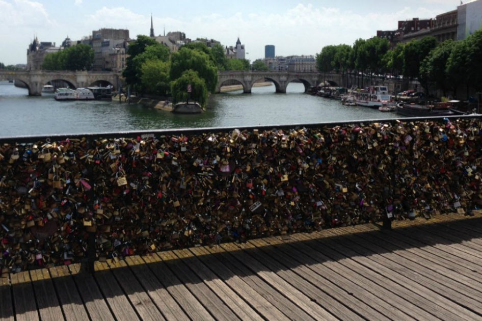 París dice adiós a los candados del amor