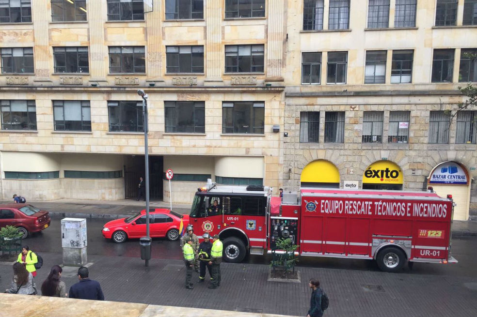 Evacúan edificio del Ministerio TIC en Bogotá por posible fuga de gas