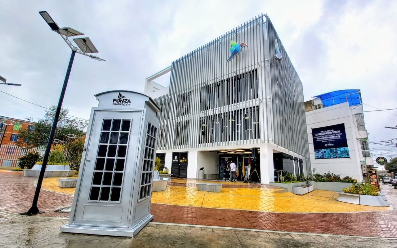 Funza inauguró edificio con cúpula astronómica