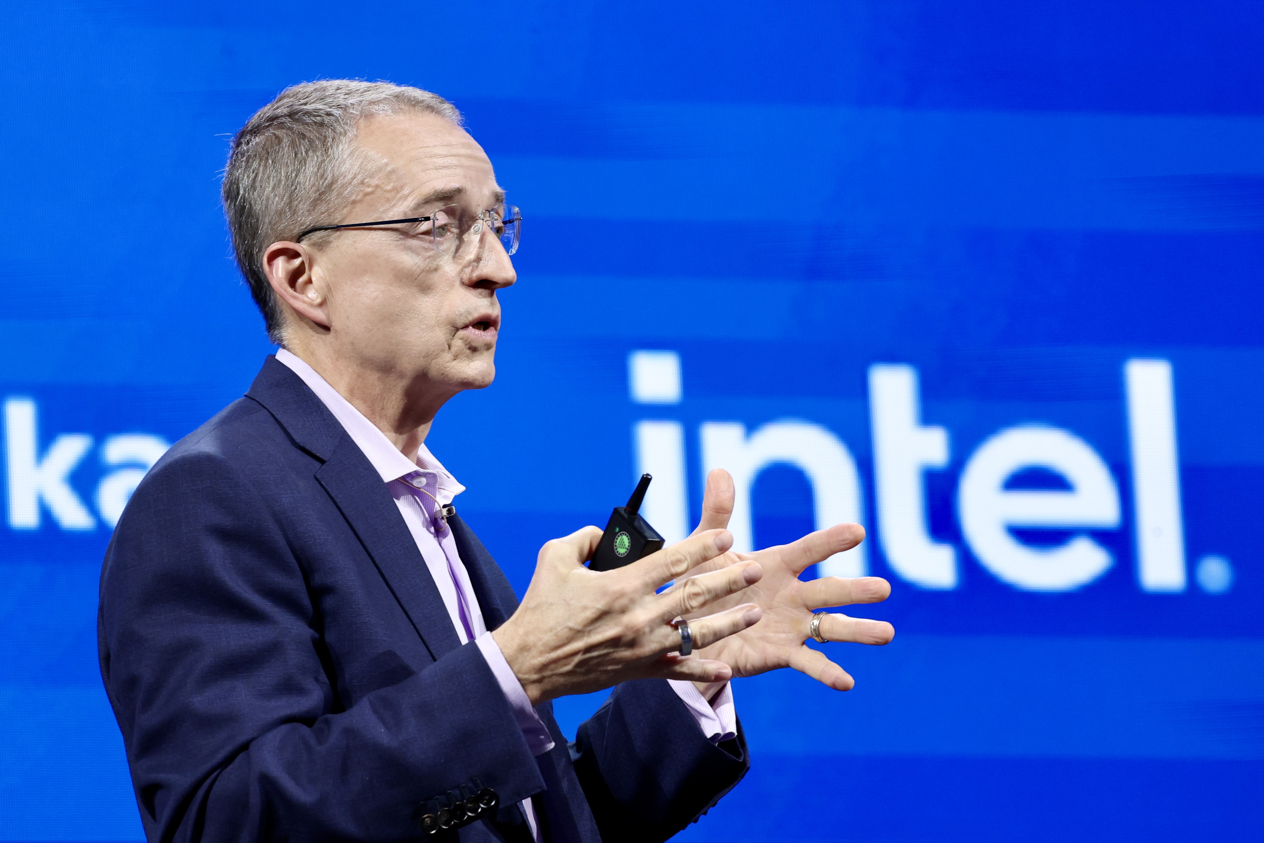 Taipei (Taiwan), 04/06/2024.- Intel CEO Patrick P. Gelsinger delivers his keynote speech during the COMPUTEX show in Taipei, Taiwan, 04 June 2024. Computex, one of the largest computer and technology trade shows in the world, runs from 04 to 07 June in Taipei. EFE/EPA/RITCHIE B. TONGO