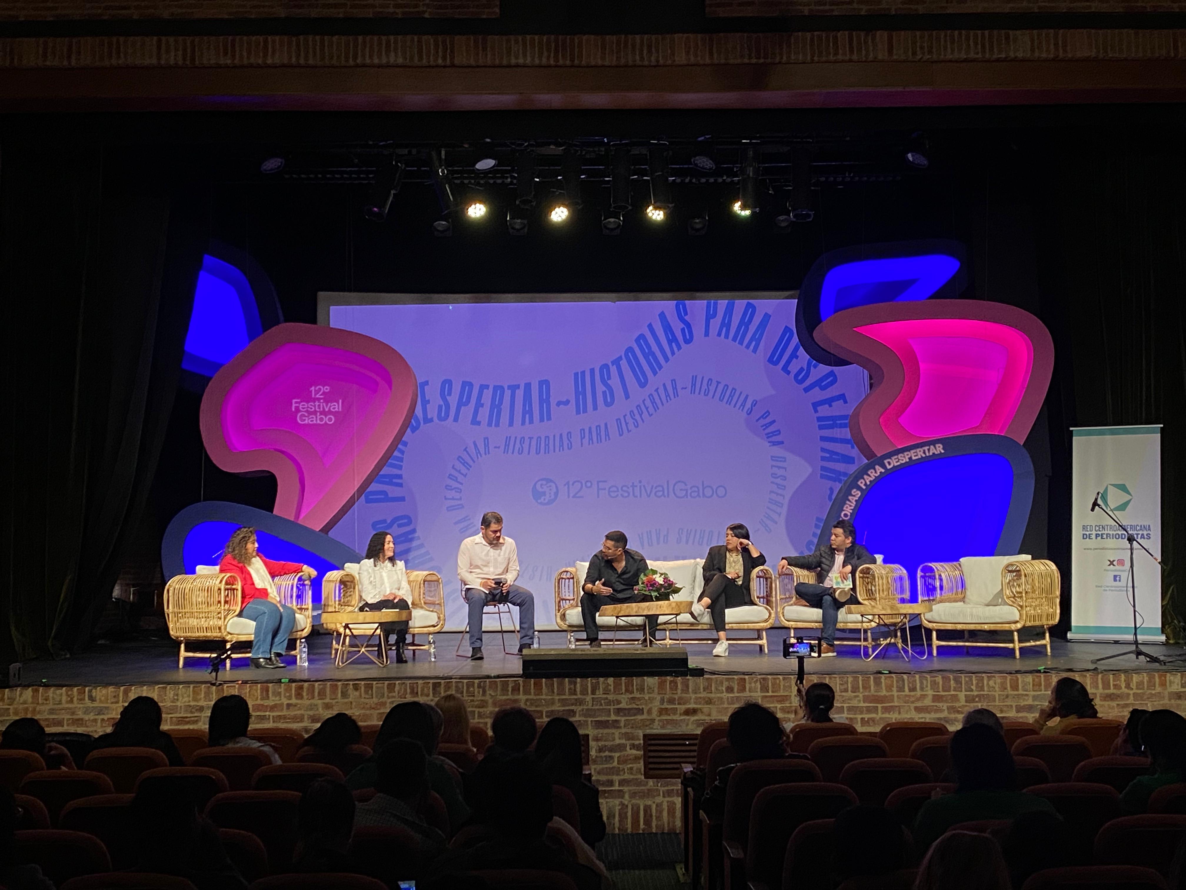 Panelistas en la charla "No se calla la verdad encarcelando a periodistas".