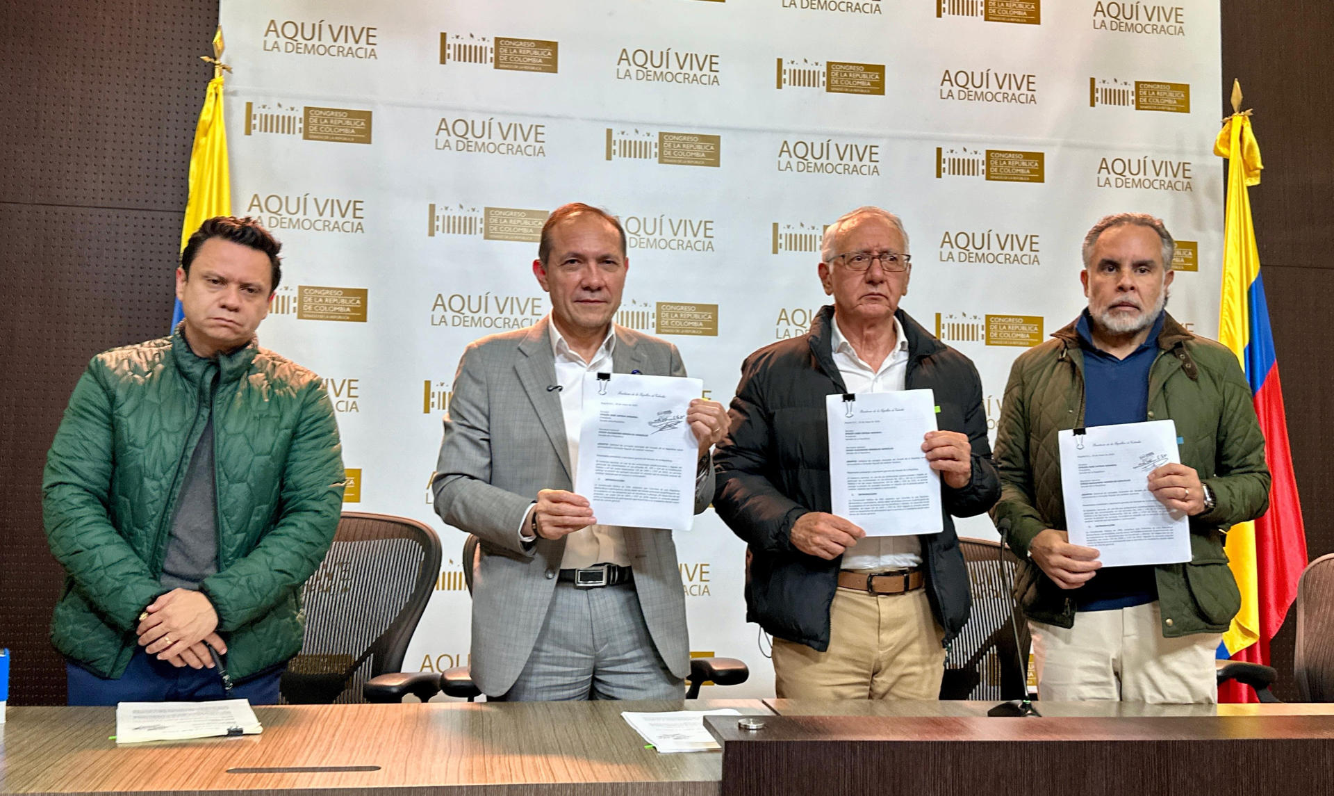 Consulta popular: Denuncian a ministro Jaramillo por presunto abuso de funciones
