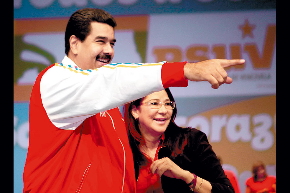 El presidente de Venezuela, Nicolás Maduro, junto a su esposa, Cilia Flores. / EFE