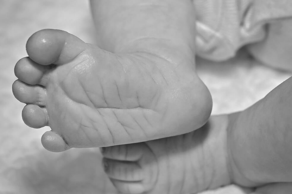 Murió menor de tres años que habría sido golpeada y abusada en su casa