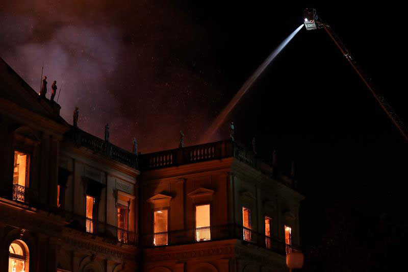 Las invaluables colecciones que devoró el incendio del Museo Nacional de Brasil