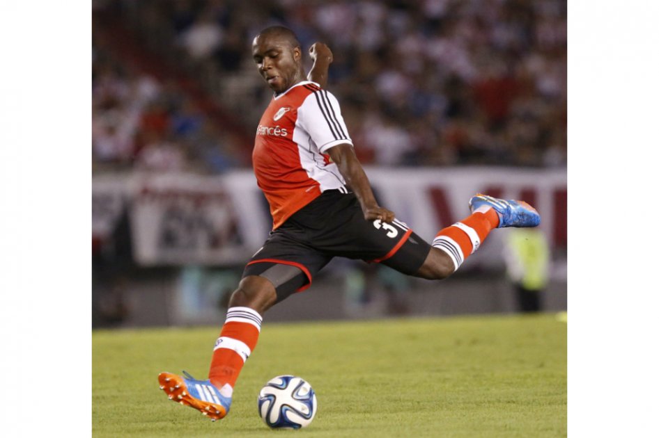 Éder Álvarez Balanta, regresa tras lesión para afrontar la Copa Libertadores