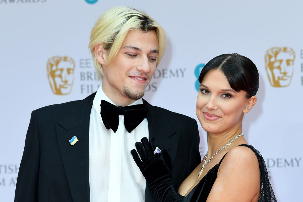 Él es Jake Bongiovi, el hijo de Bon Jovi, quien se casará con Millie Bobby Brown