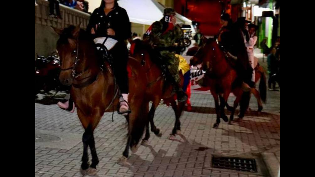 Fiscalía pide investigar a funcionaria que se disfrazó de guerrillera del ELN