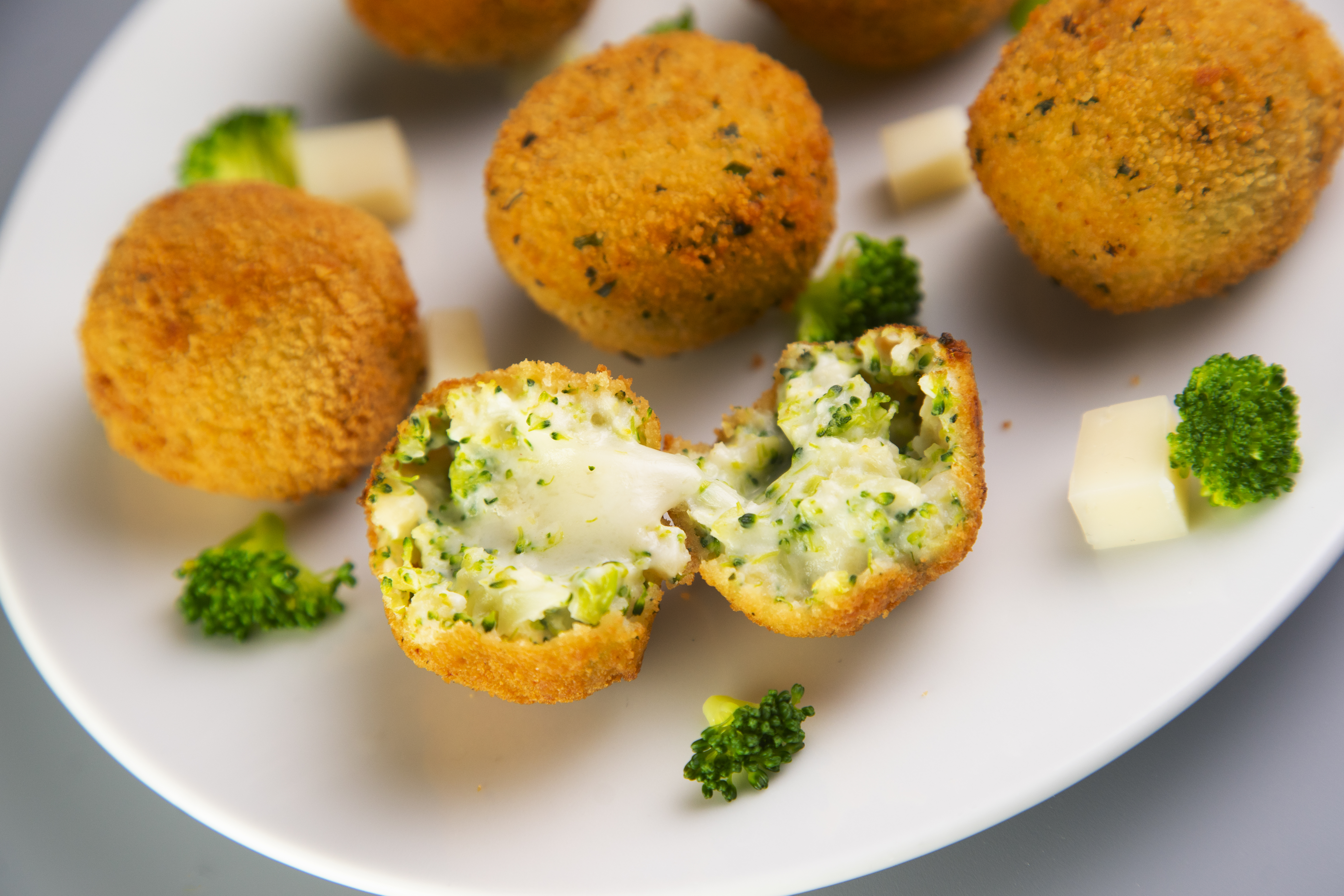 Croquetas de brócoli, pollo y queso
