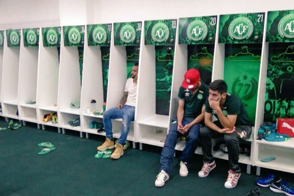 Los jugadores de Chapecoense que no viajaron a Medellín. Foto: @esportesdc / Diario Catarinense