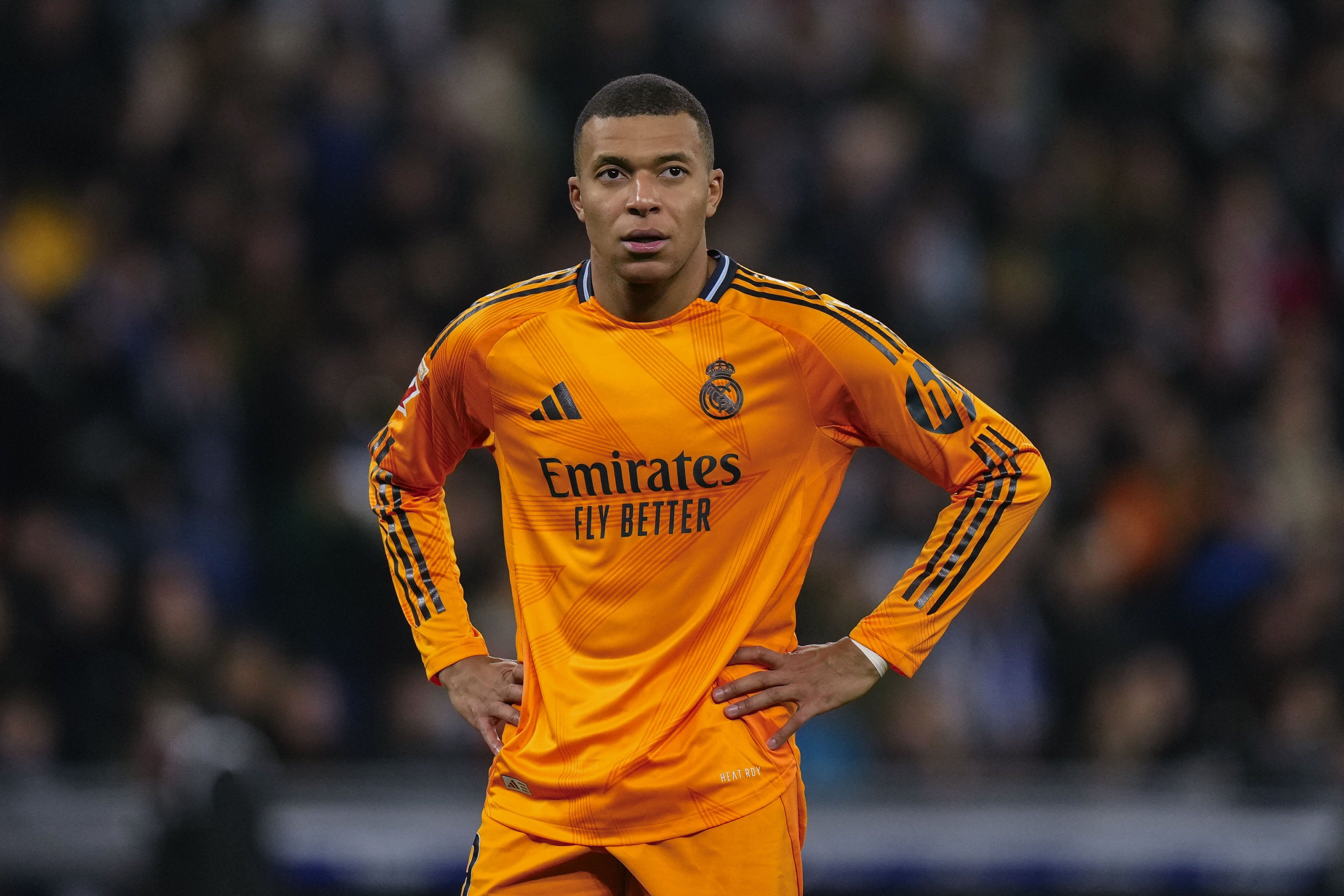 CORNELLÁ - EL PRAT (BARCELONA), 01/02/2025.- El delantero francés del Real Madrid Kylian Mbappé durante el encuentro correspondiente a la jornada 22 de Laliga EA Sports que disputan hoy sábado el Espanyol y Real Madrid en el RCDE Stadium. EFE / Siu Wu