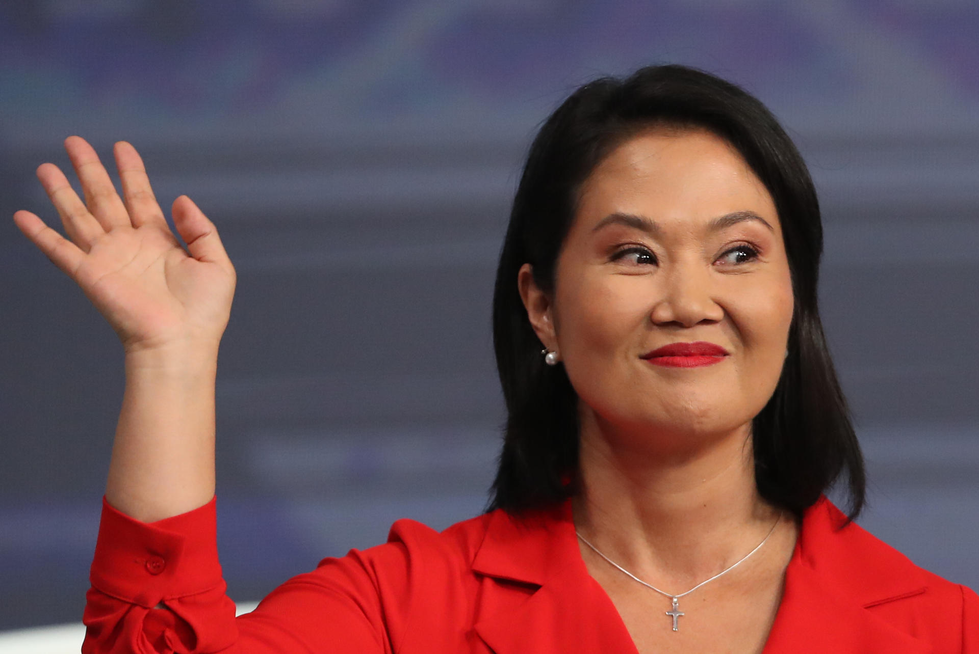 AME9405. LIMA (PERÚ), 31/03/2026.- La candidata a la Presidencia de Perú por el partido Fuerza Popular, Keiko Fujimori, participa en un debate este martes, en Lima (Perú). Los dos candidatos presidenciales con mayor intención de voto en las elecciones generales de Perú, los derechistas Fujimori y Rafael López Aliaga, se enfrentarán en el debate que protagonizarán doce de los postulantes, a menos de dos semanas de los comicios que se celebrarán el próximo 12 de abril. EFE/ Paolo Aguilar
