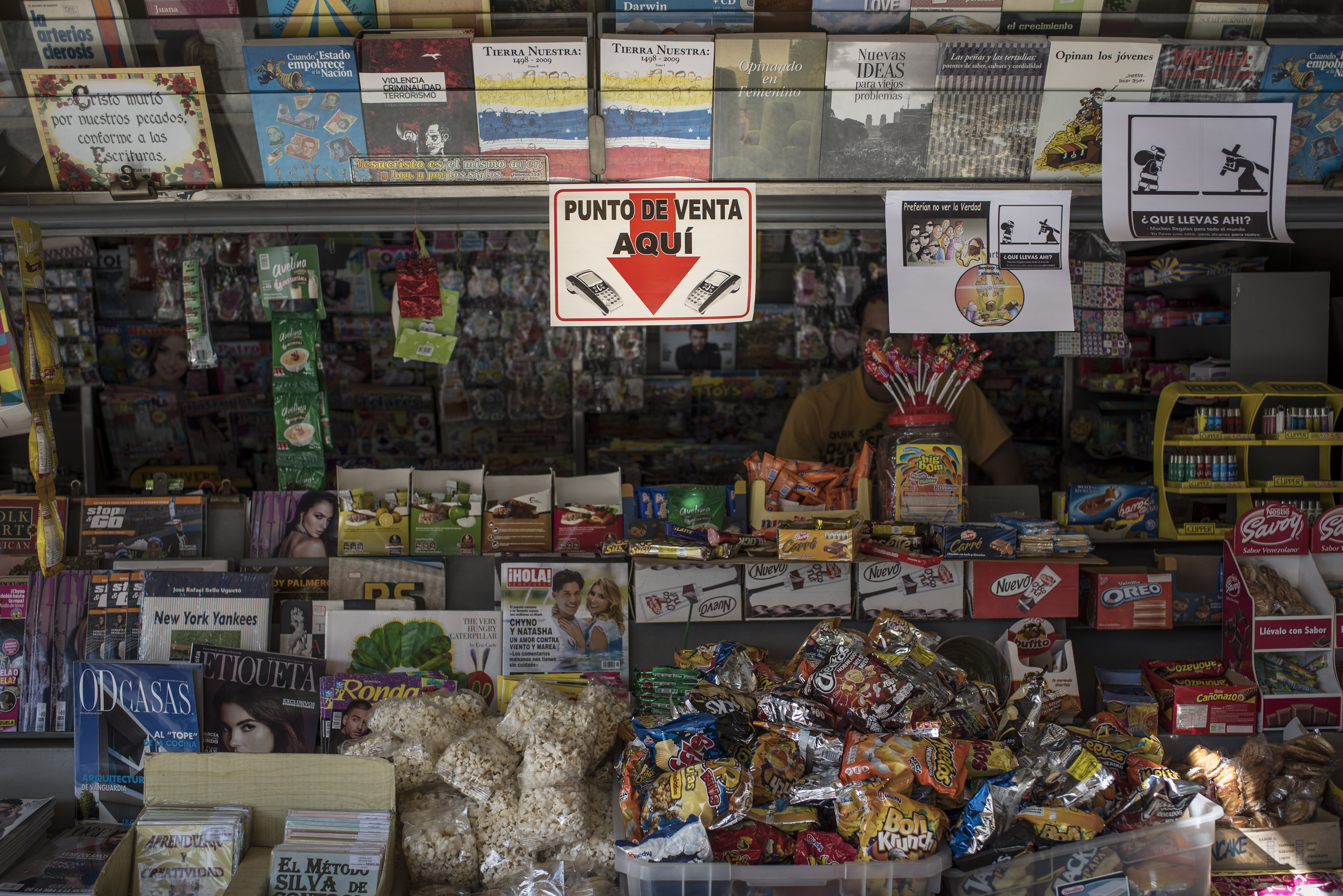 Inflación anual de Venezuela superó el 6.000 % en febrero, dice Asamblea