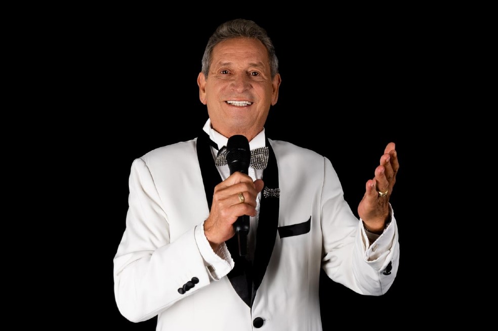 Darío Gómez celebra el Día de la Madre con un concierto en YouTube