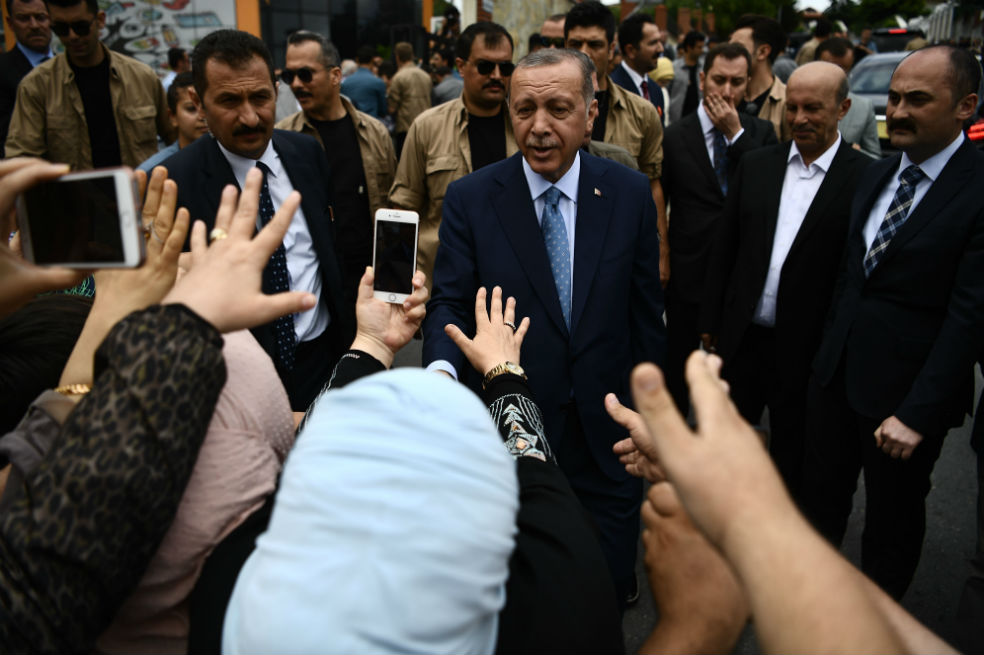 Con triunfo en las urnas, Erdogan es el hombre más poderoso de Turquía